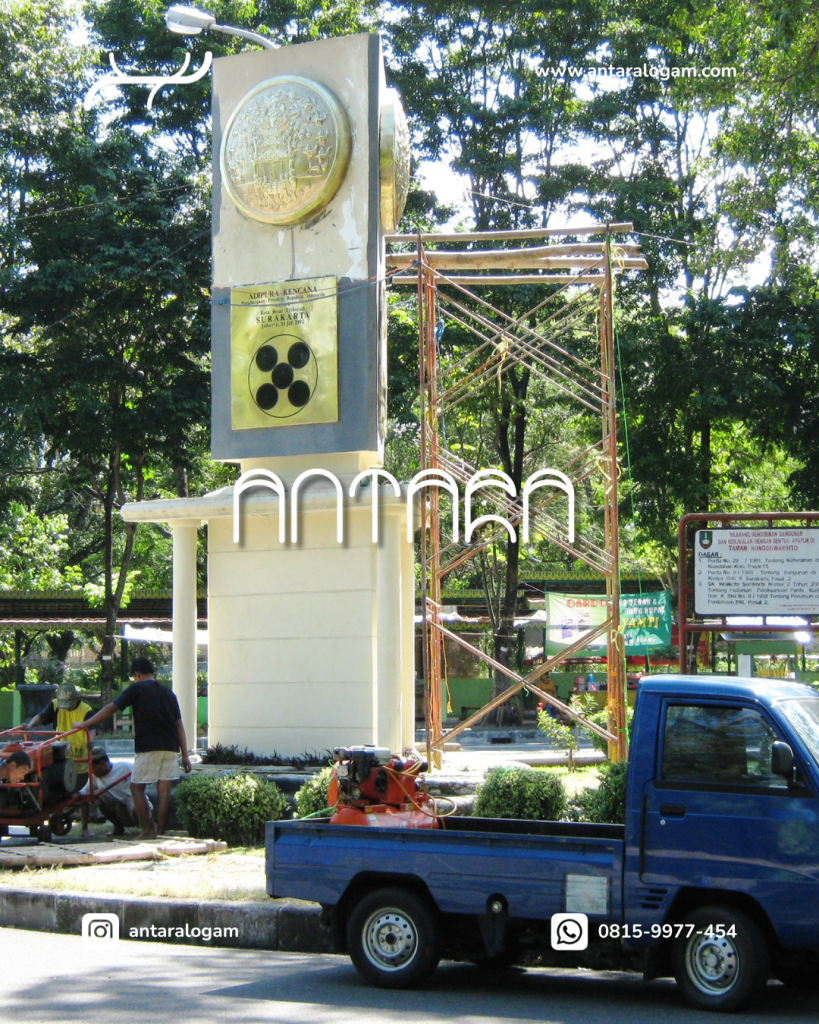 Pemasangan Tugu Adipura Surakarta