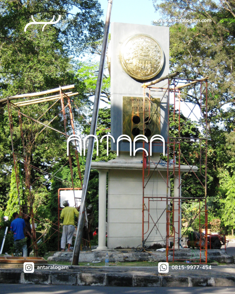 Pemasangan Tugu Adipura Surakarta