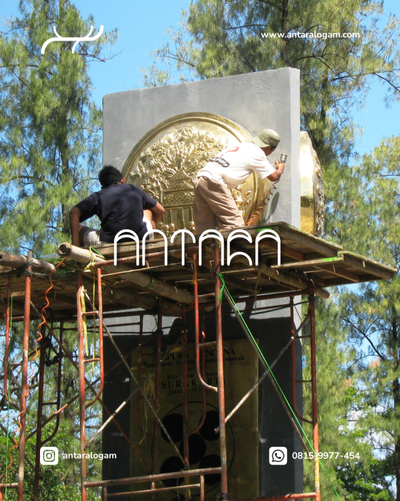 Pemasangan Tugu Adipura Surakarta