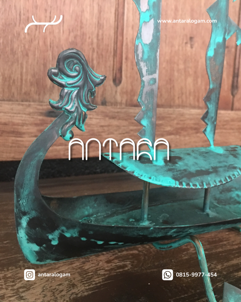 Miniatur Perahu Tembaga